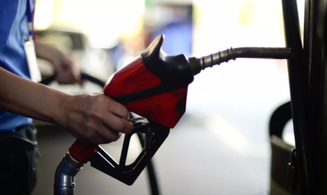 Diesel, gasolina e fertilizantes pressionam preços para indústria em março, diz IBGE